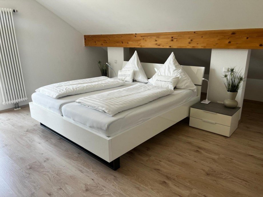 Schlafzimmer DG Mehrfamilienhaus Bad Birnbach