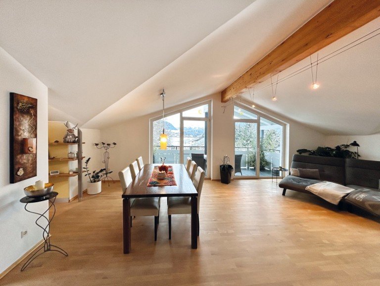 gro�z�giger Wohn- und Essbereich Saalfelden am Steinernen Meer Penthousewohnung Ihr privates Refugium - Penthouse mit Balkon, Loggia und alpiner Traumkulisse