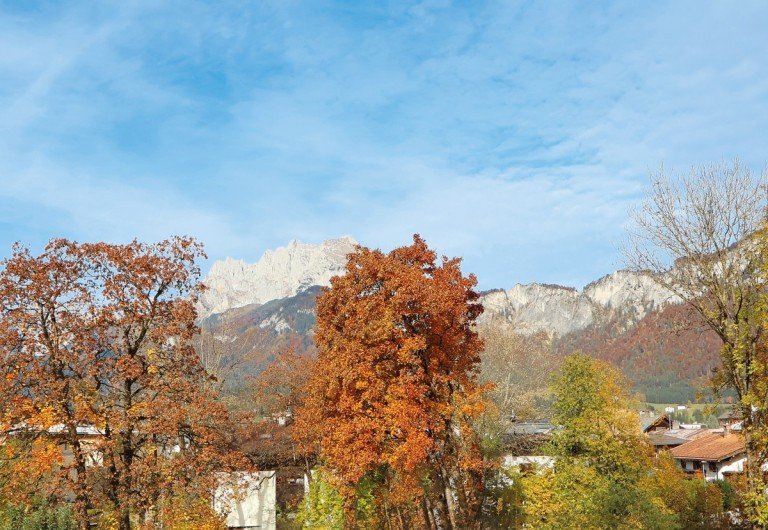Ausblick von der Westterrasse zum Wilden Kaiser Sankt Johann in Tirol Maisonettewohnung Urban Living - moderne Dachterrassenmaisonette mit Panoramaausblick auf den wilden Kaiser