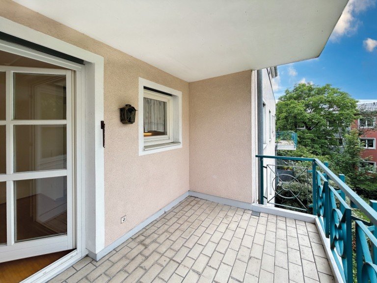 gro�e Loggia zum gem�tlichen Verweilen Salzburg Wohnung Charmant, zentral und dennoch ruhig - gepflegte 2-Zimmer-Wohnung mit gro�er Loggia und TG-Platz!
