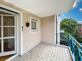 Hauptbild Charmant, zentral und dennoch ruhig - gepflegte 2-Zimmer-Wohnung mit gro�er Loggia und TG-Platz!