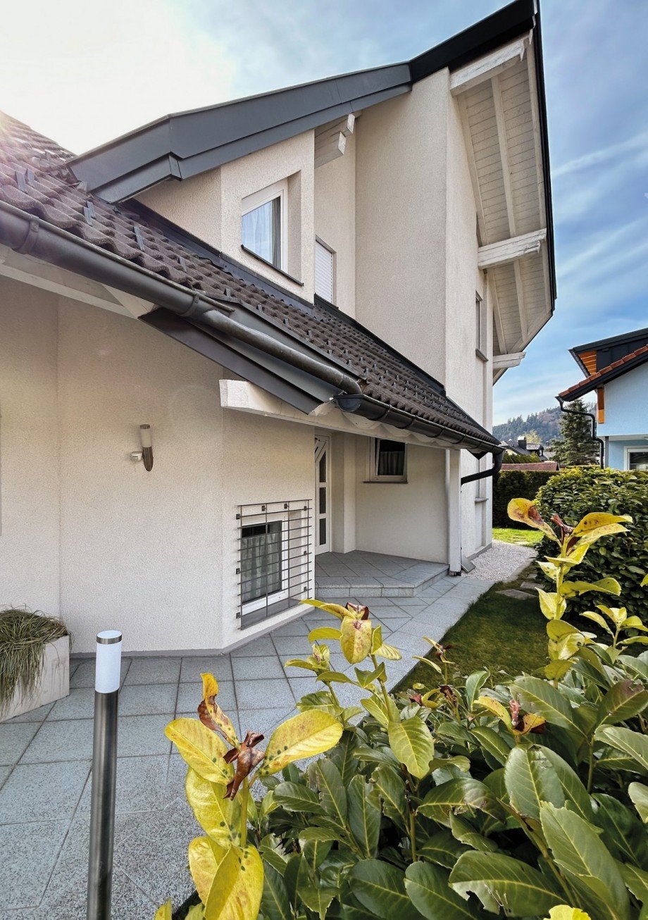 �berdachter Eingangsbereich Einfamilienhaus Mondsee